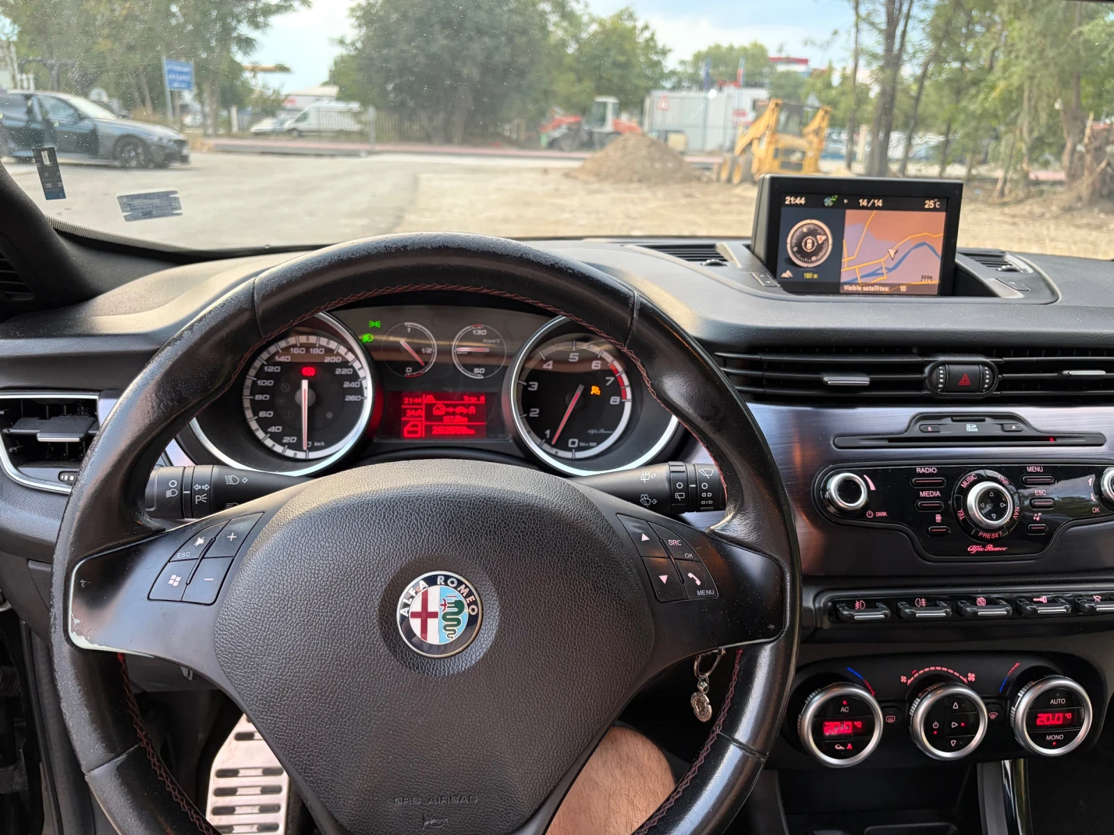 Alfa Romeo Giulietta 1.4t 170hp QV визия, снимка 6 - Автомобили и джипове - 55831240