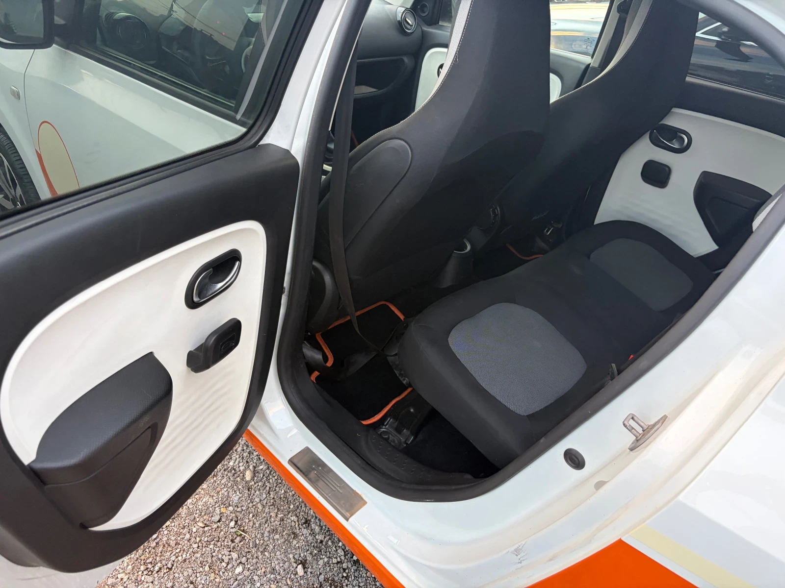 Renault Twingo 98000km, снимка 13 - Автомобили и джипове - 55893983