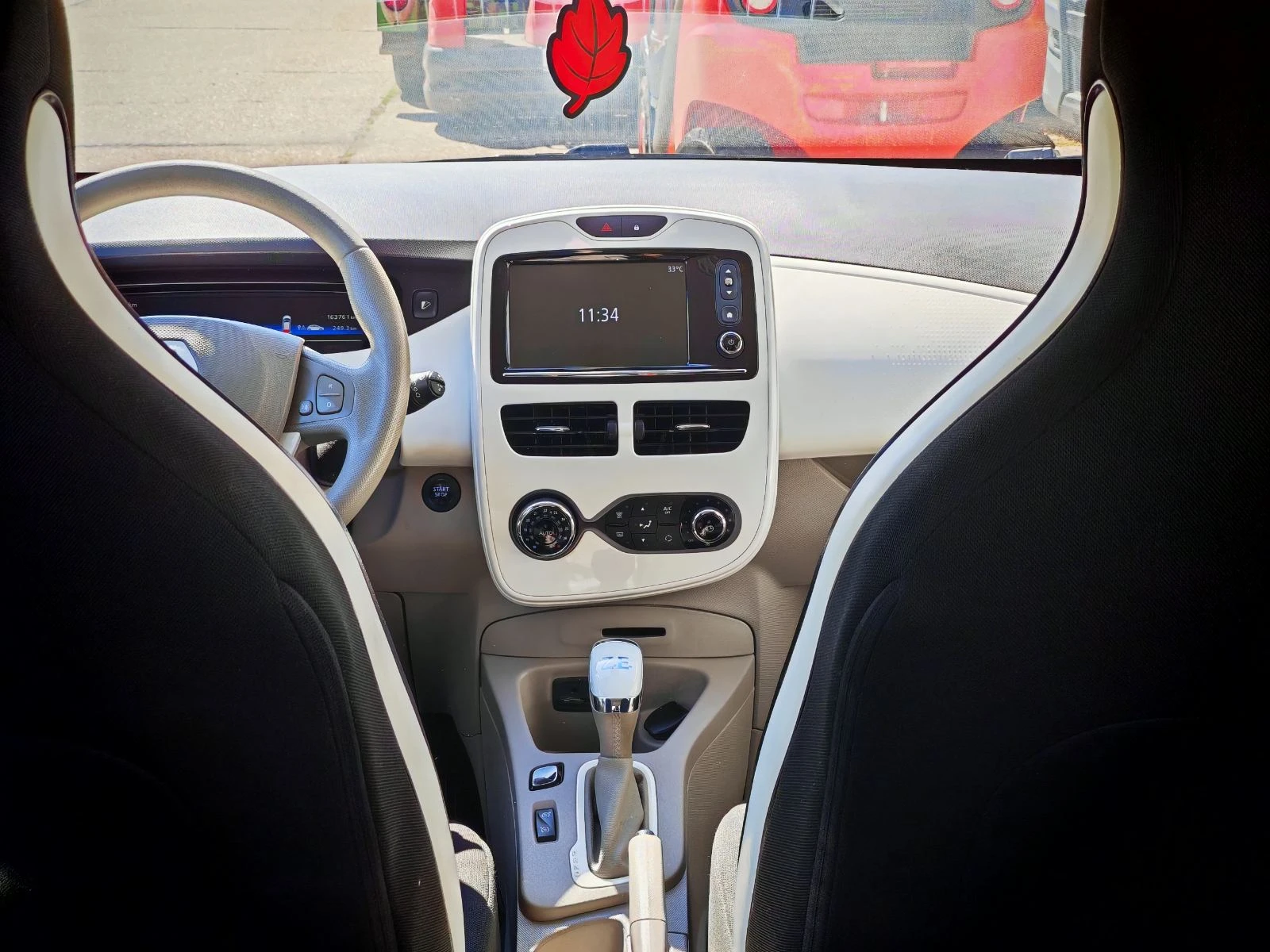 Renault Zoe, снимка 11 - Автомобили и джипове - 56126134