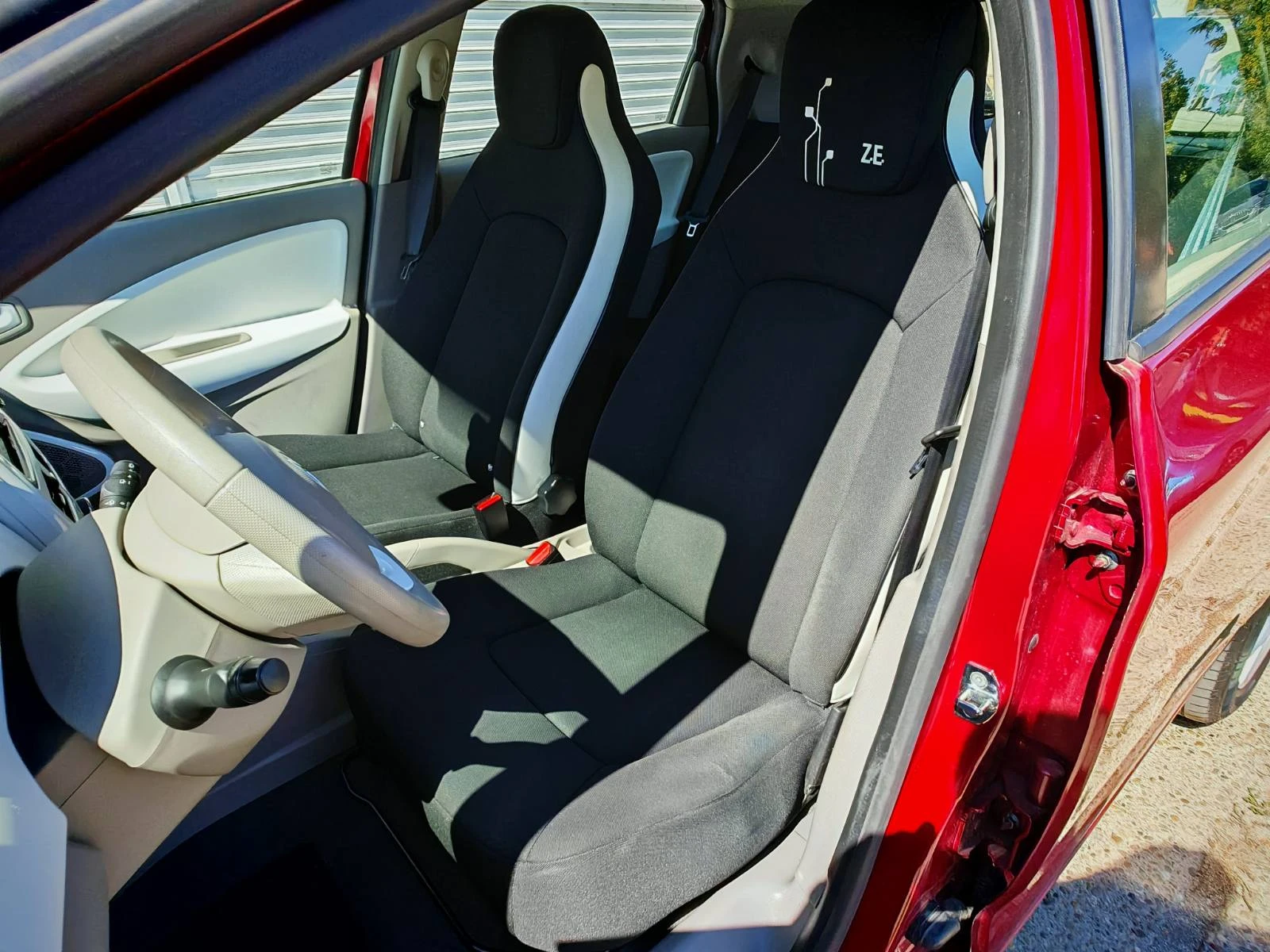 Renault Zoe, снимка 16 - Автомобили и джипове - 56126134