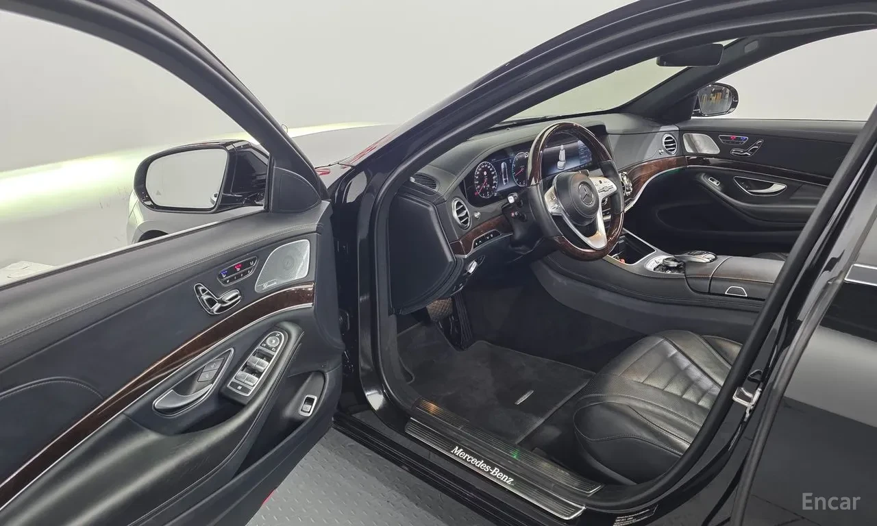 Mercedes-Benz S 560 4MATIC, снимка 8 - Автомобили и джипове - 56211889