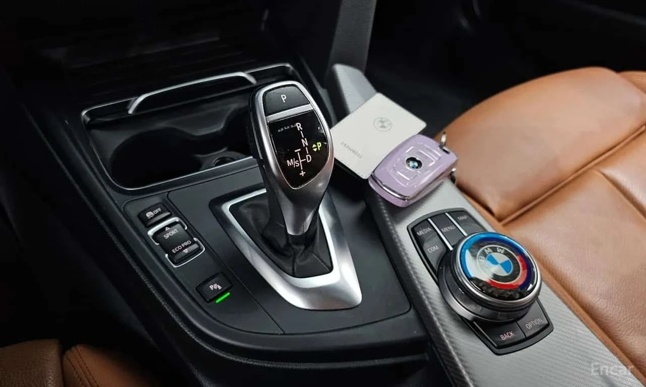 BMW 330 M Sport Shadow/ФИНАНСИРАНЕ, снимка 9 - Автомобили и джипове - 56332134