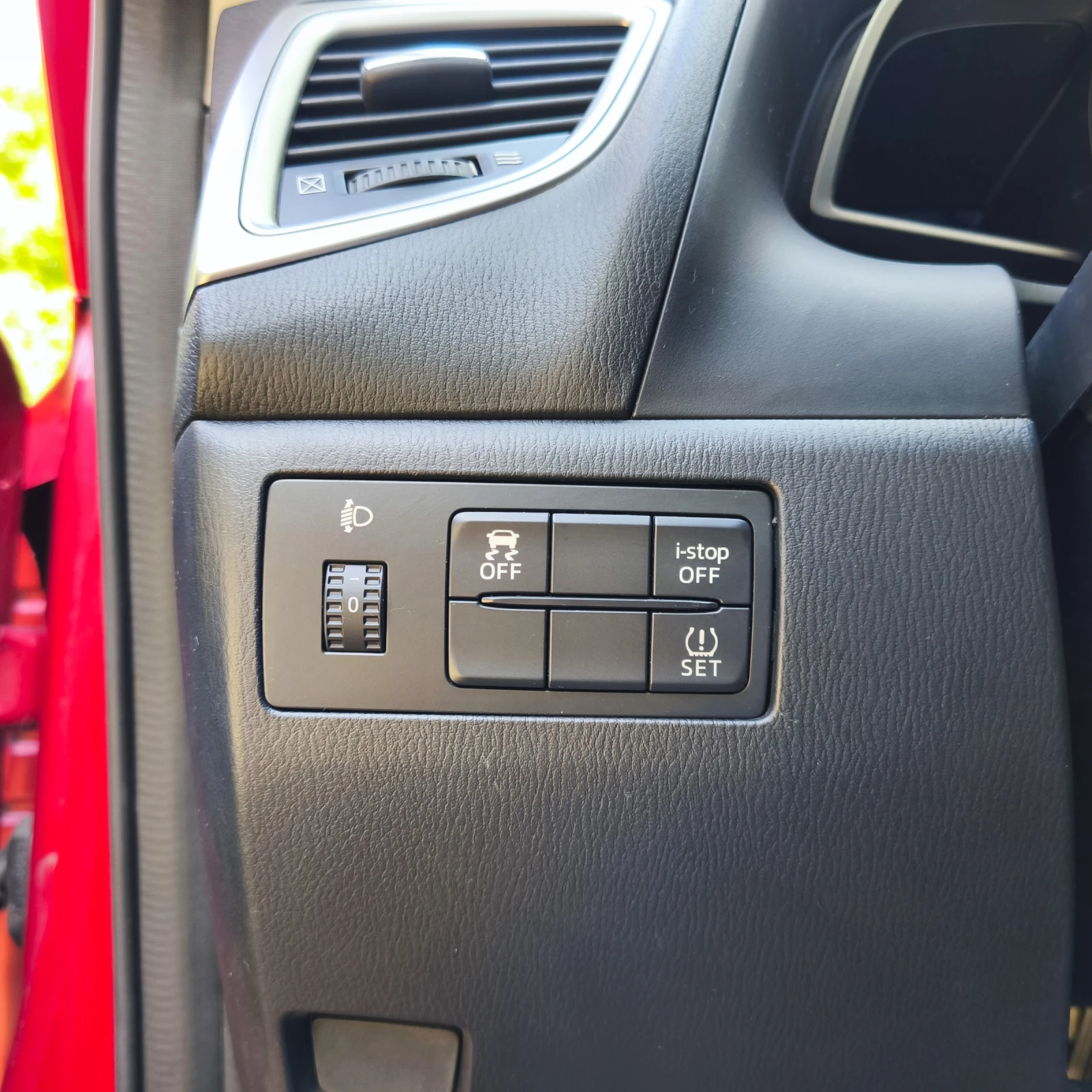 Mazda 3 1.5, снимка 14 - Автомобили и джипове - 56653739