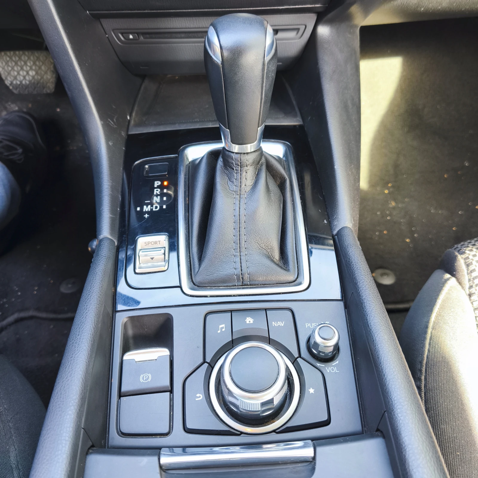 Mazda 3 1.5, снимка 12 - Автомобили и джипове - 56653739