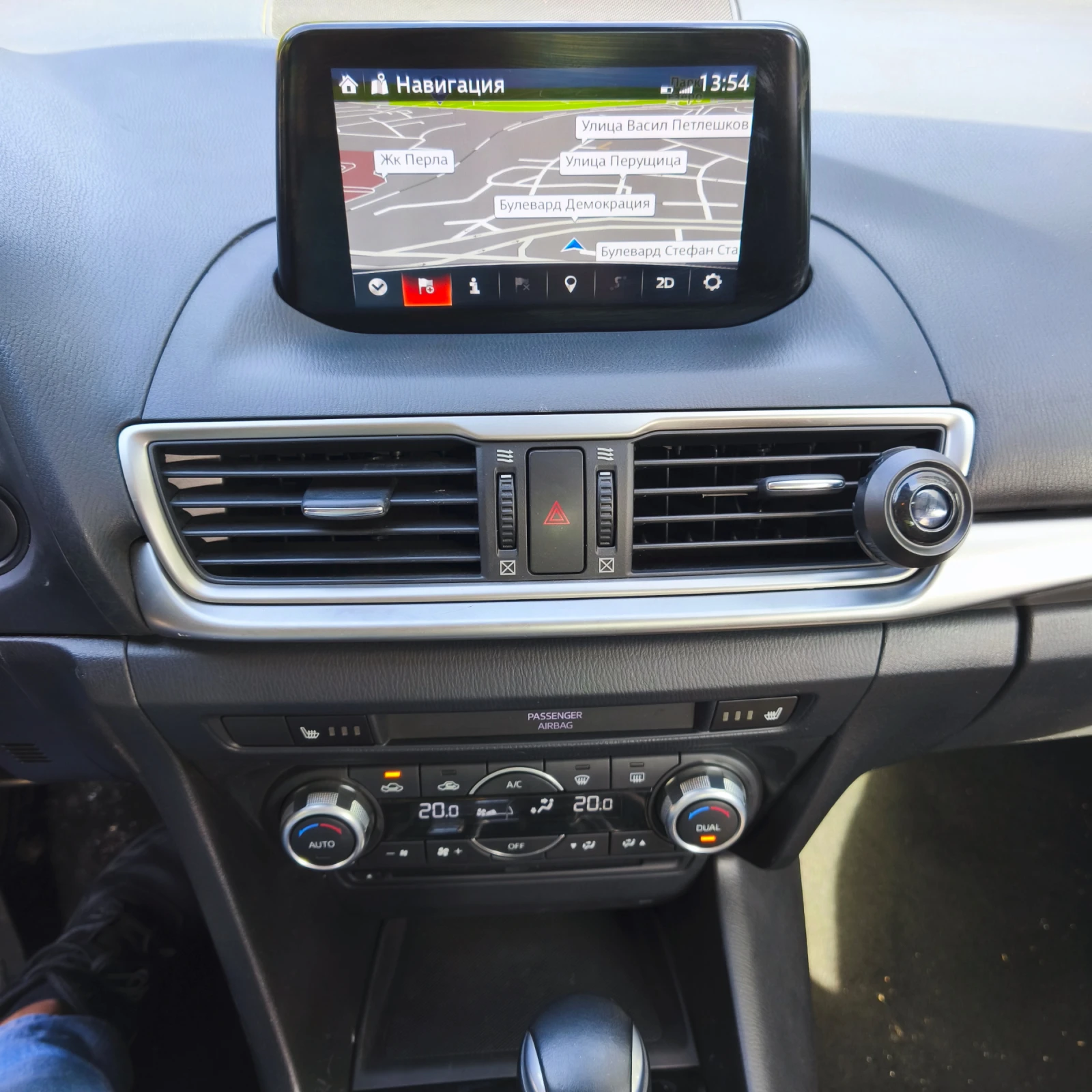 Mazda 3 1.5, снимка 11 - Автомобили и джипове - 56653739