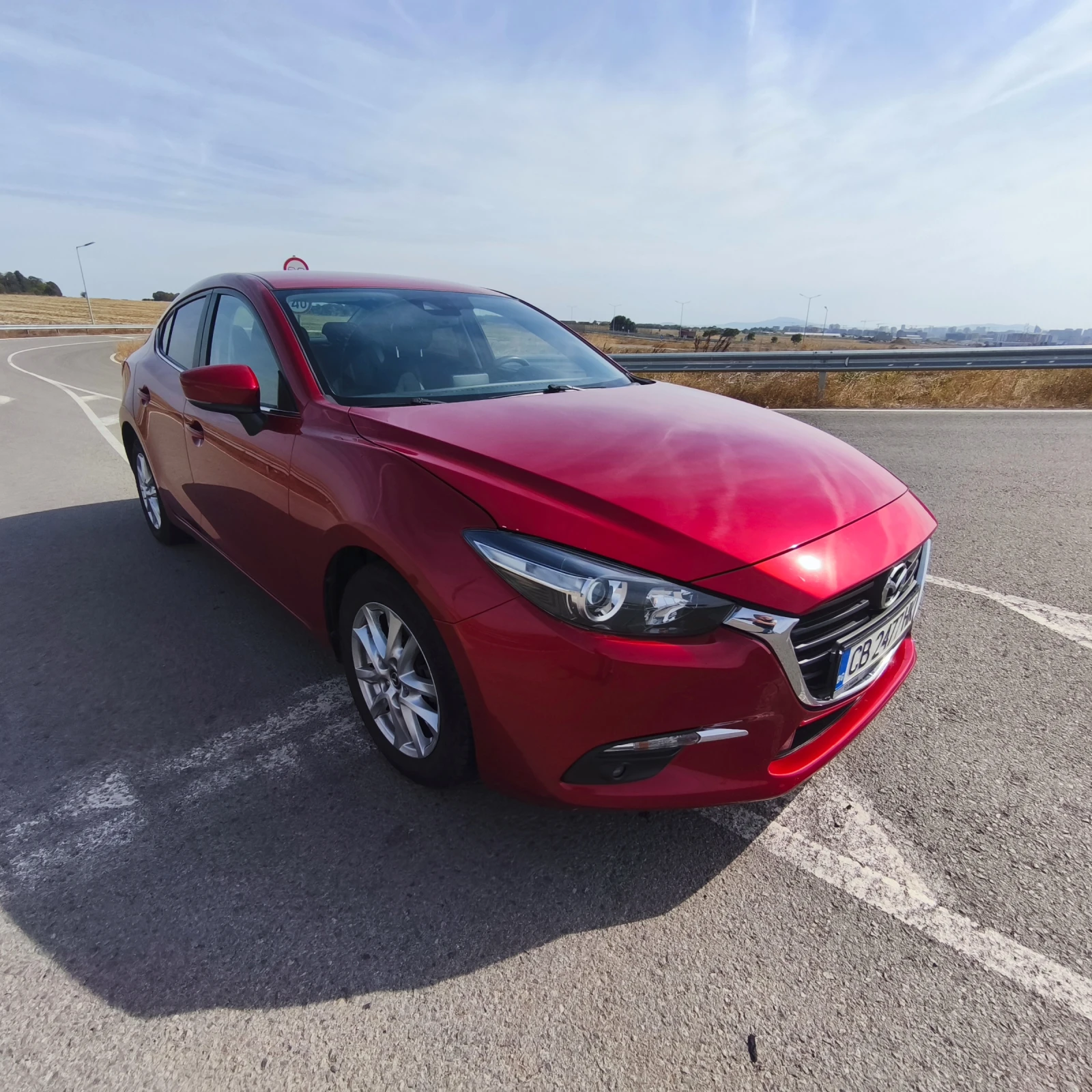 Mazda 3 1.5, снимка 2 - Автомобили и джипове - 56653739