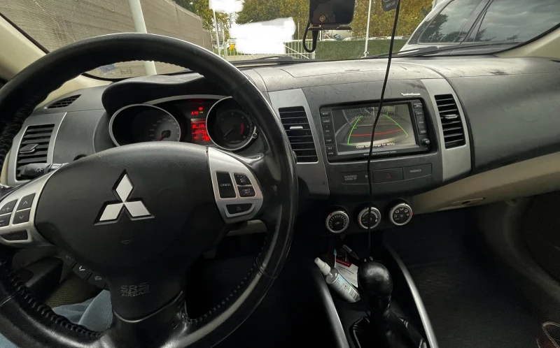 Mitsubishi Outlander, снимка 5 - Автомобили и джипове - 47648293