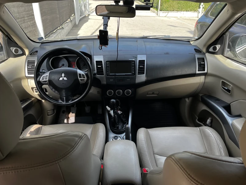 Mitsubishi Outlander, снимка 6 - Автомобили и джипове - 47648293