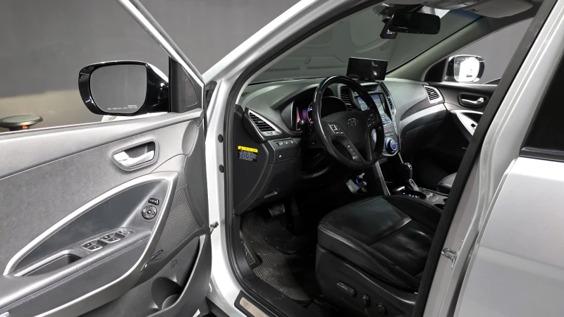 Hyundai Santa fe 2.0 CRDI / АВТОМАТИК / СЕРВИЗНА ИСТОРИЯ !!!, снимка 6 - Автомобили и джипове - 53455452
