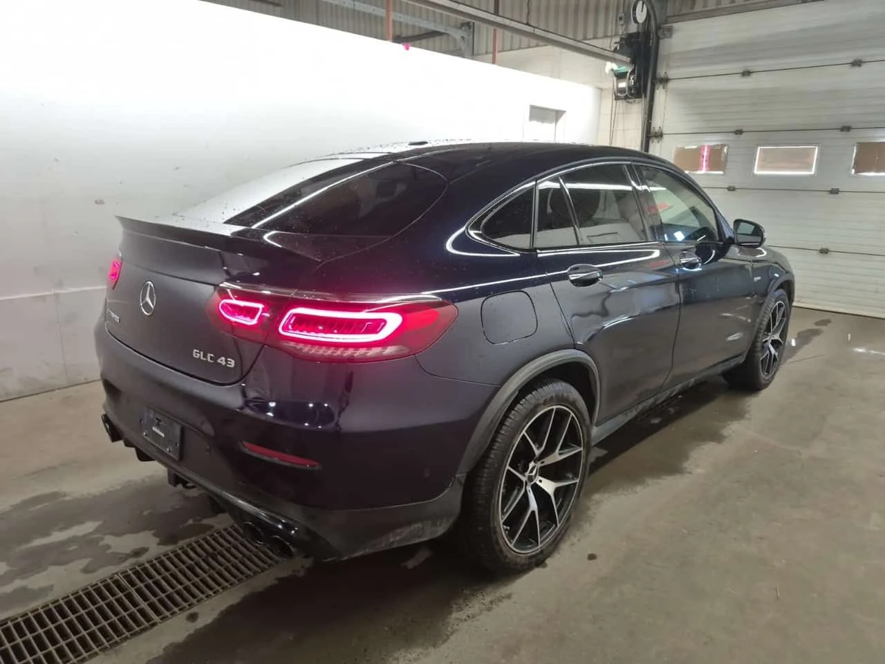 Mercedes-Benz GLE 43 AMG  | DISTRONIC | AMBIENT | PANO | MEMORY | , снимка 3 - Автомобили и джипове - 54137671