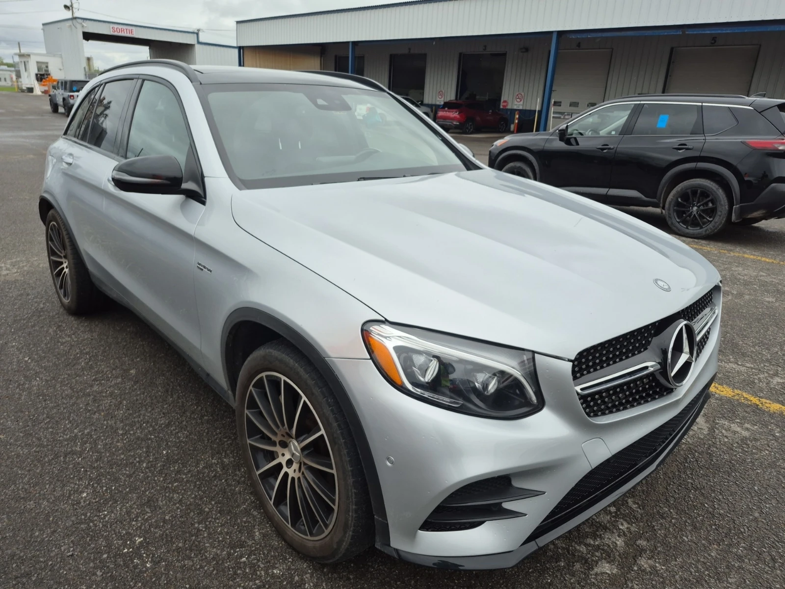 Mercedes-Benz GLC 43 AMG 4MATIC | AMG Пакет | Шибедах | Memory | Blind Spot, снимка 2 - Автомобили и джипове - 54672554