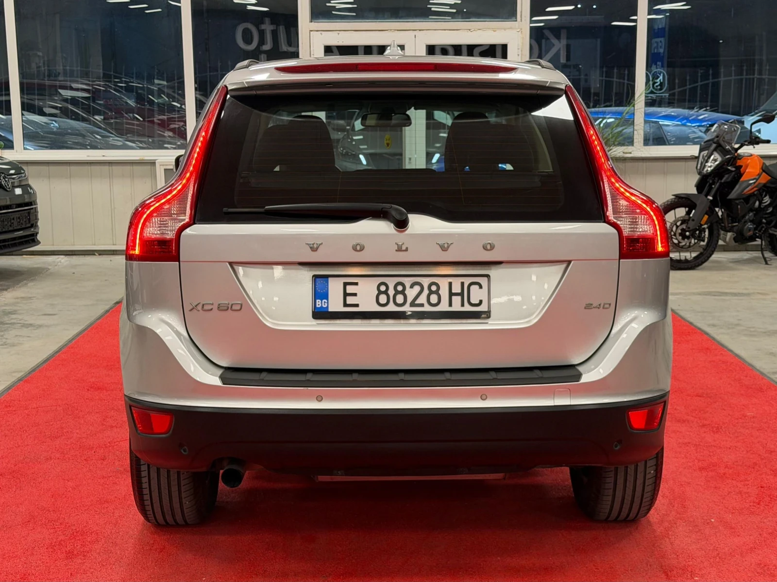 Volvo XC60 D5 | 2.4d 175кс | Автоматик | AWD, снимка 5 - Автомобили и джипове - 54724704