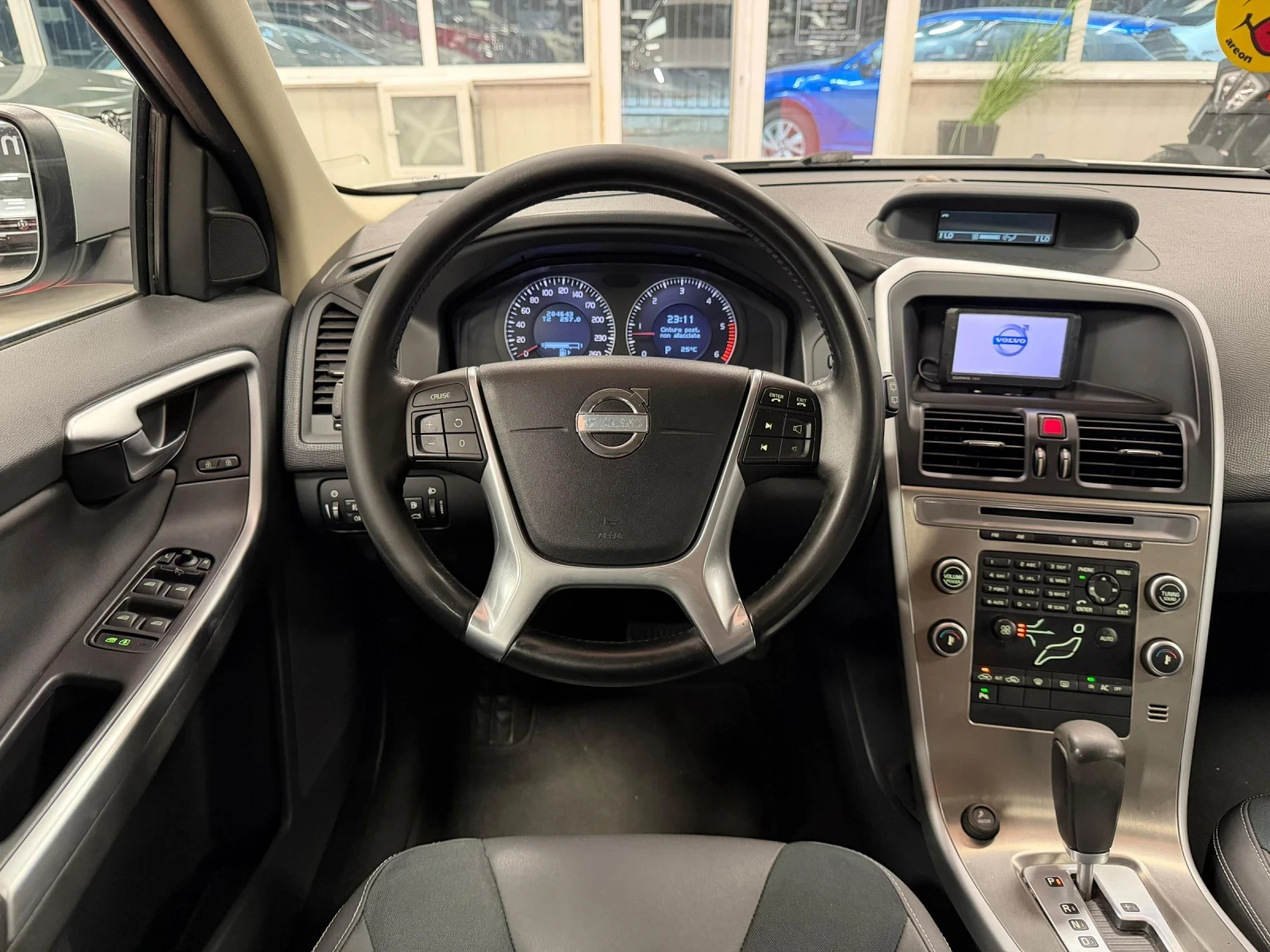 Volvo XC60 D5 | 2.4d 175кс | Автоматик | AWD, снимка 7 - Автомобили и джипове - 54724704