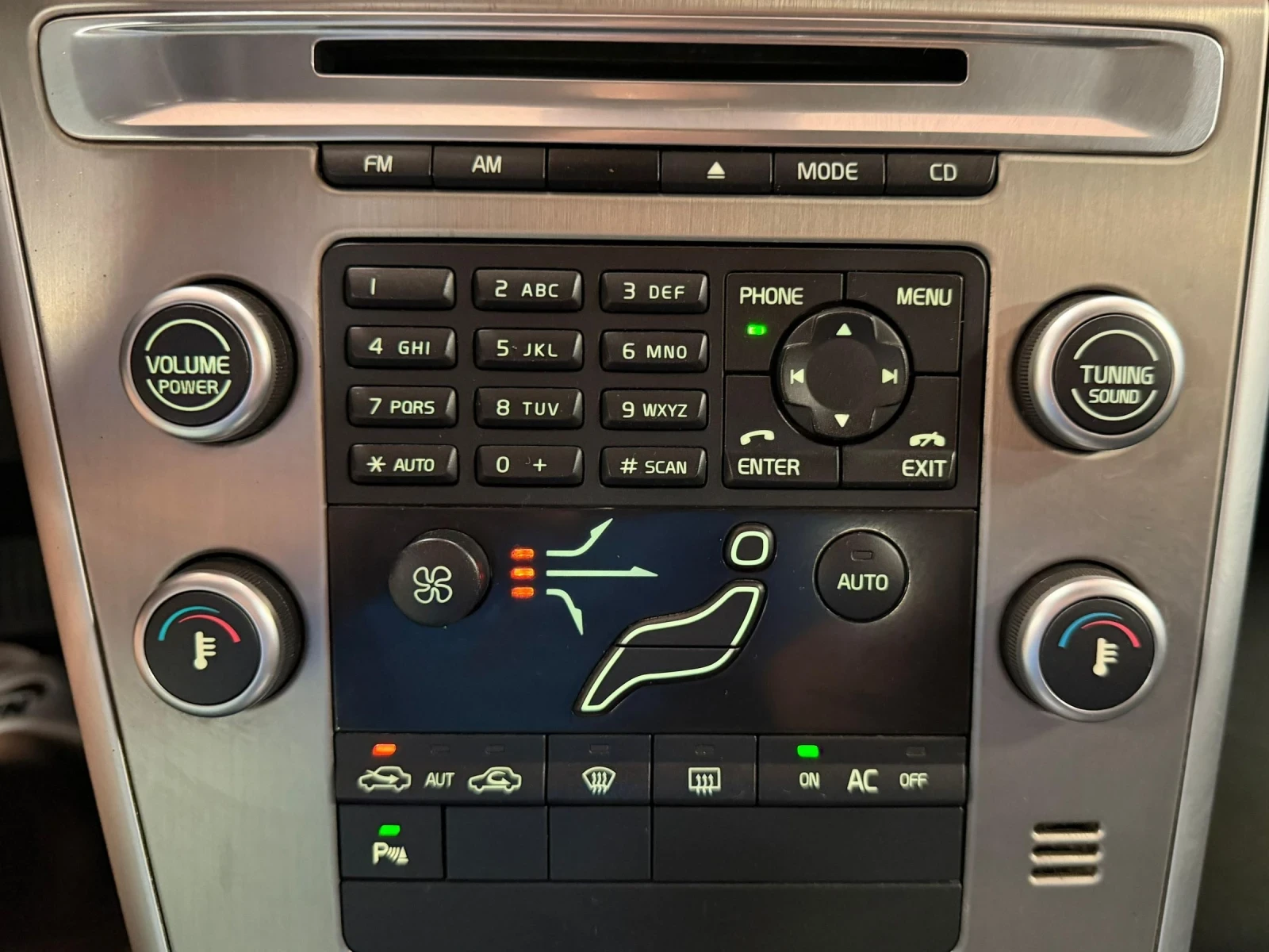 Volvo XC60 D5 | 2.4d 175кс | Автоматик | AWD, снимка 9 - Автомобили и джипове - 54724704