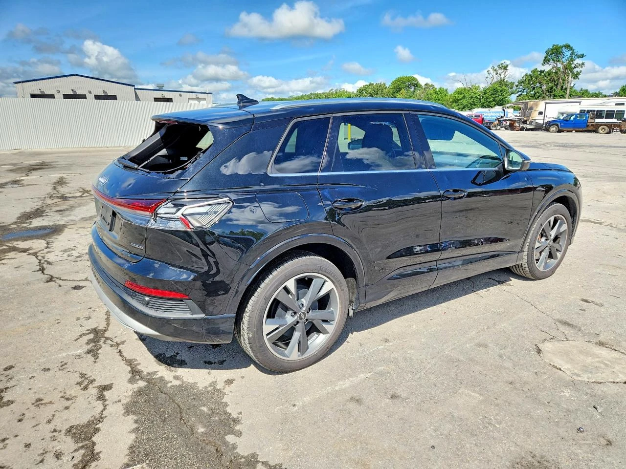 Audi Q4 E-Tron Premium 50 quattro, снимка 3 - Автомобили и джипове - 54769849