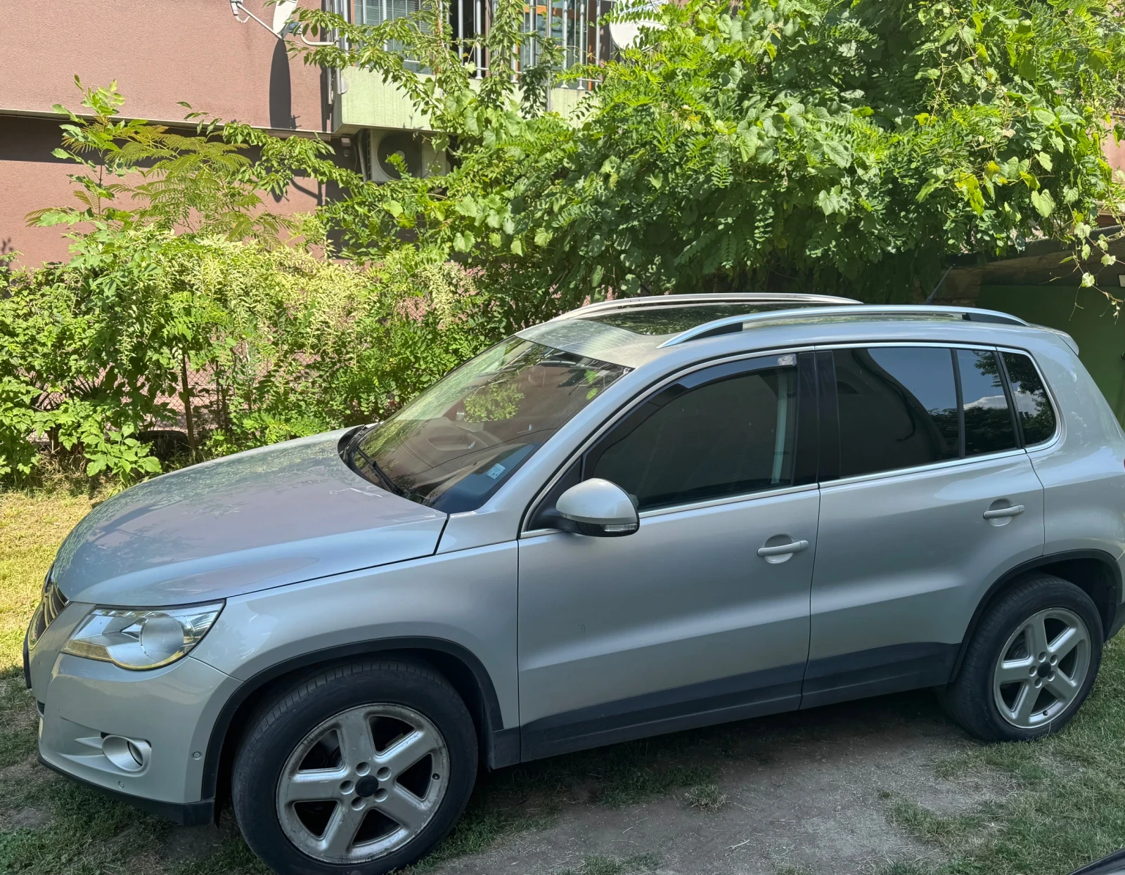 VW Tiguan 2.0 TDI, снимка 4 - Автомобили и джипове - 55217591