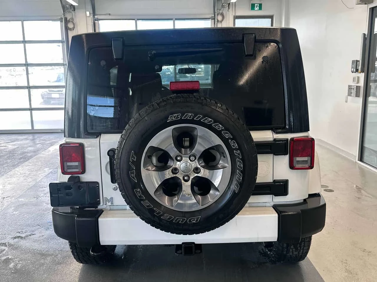 Jeep Wrangler * Sahara * АВТОКРЕДИТ БЕЗ ПЪРВОНАЧАЛНА ВНОСКА* , снимка 4 - Автомобили и джипове - 55242013