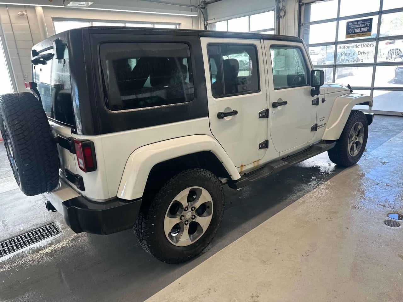 Jeep Wrangler * Sahara * АВТОКРЕДИТ БЕЗ ПЪРВОНАЧАЛНА ВНОСКА* , снимка 3 - Автомобили и джипове - 55242013