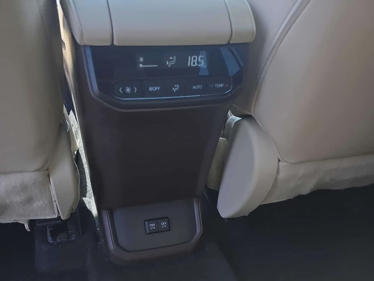 Toyota Highlander  XLE / АВТОКРЕДИТ / БЕЗ ПЪРВОНАЧАЛНА ВНОСКА, снимка 12 - Автомобили и джипове - 55583743