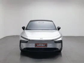 ������ Xpeng P7