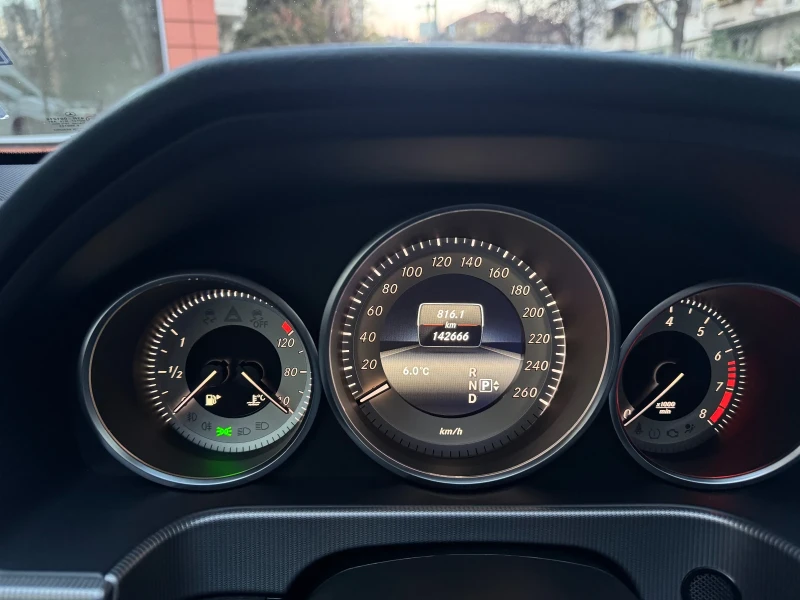 Mercedes-Benz E 200, снимка 3 - Автомобили и джипове - 52859120