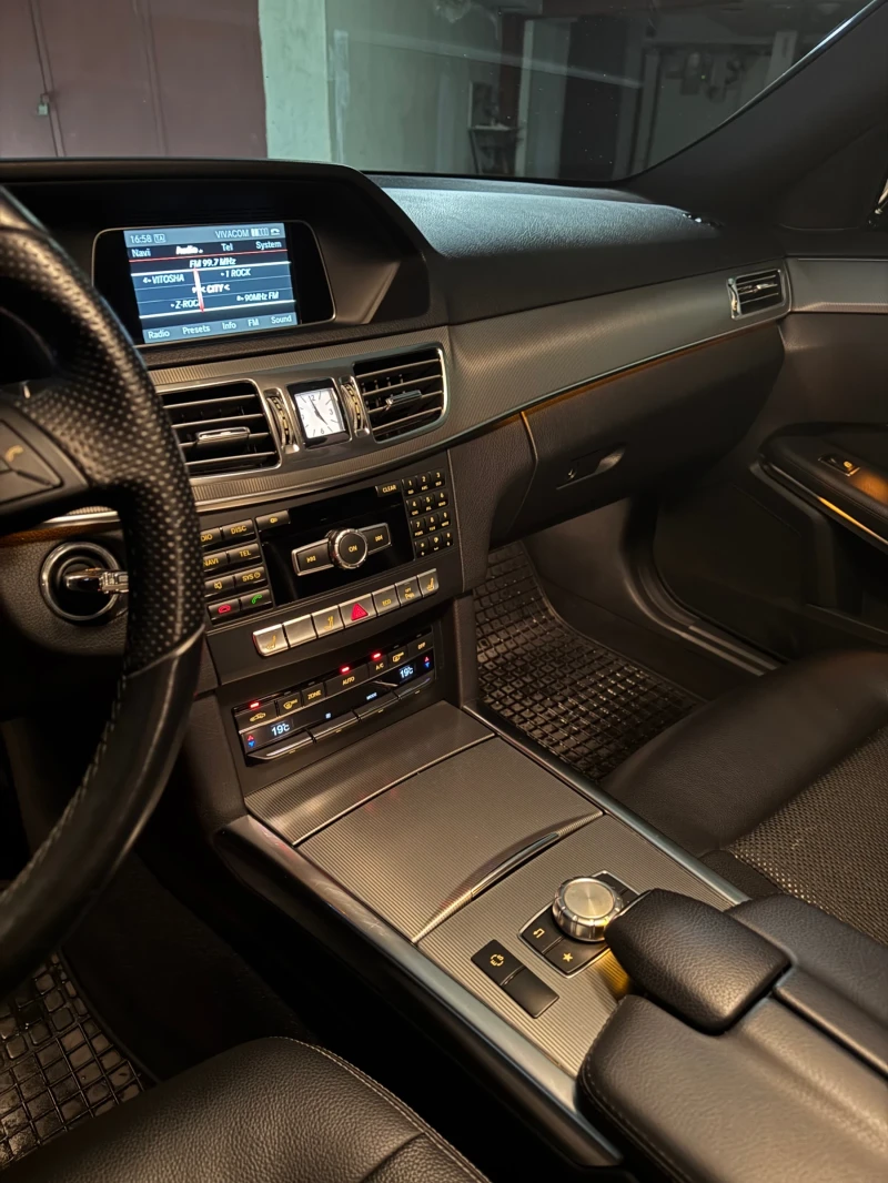 Mercedes-Benz E 200, снимка 12 - Автомобили и джипове - 52859120