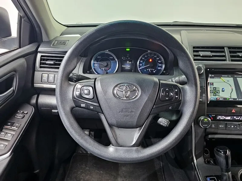 Toyota Camry Hybrid Le, снимка 13 - Автомобили и джипове - 55198761