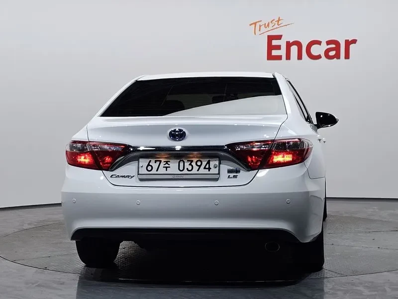 Toyota Camry Hybrid Le, снимка 4 - Автомобили и джипове - 55198761