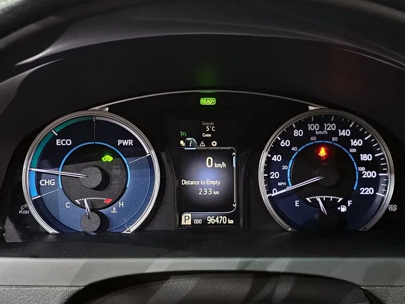 Toyota Camry Hybrid Le, снимка 8 - Автомобили и джипове - 55198761