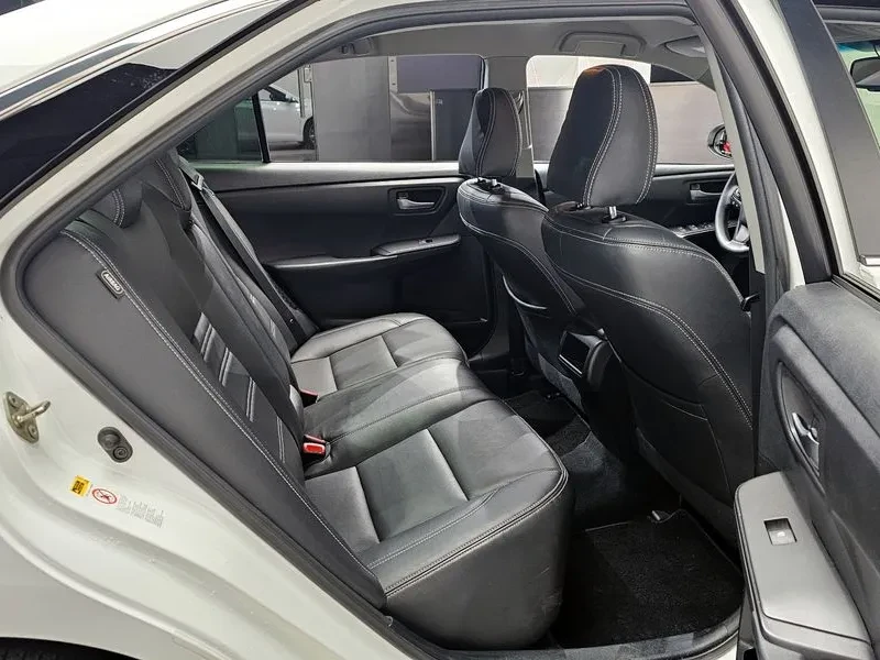 Toyota Camry Hybrid Le, снимка 12 - Автомобили и джипове - 55198761
