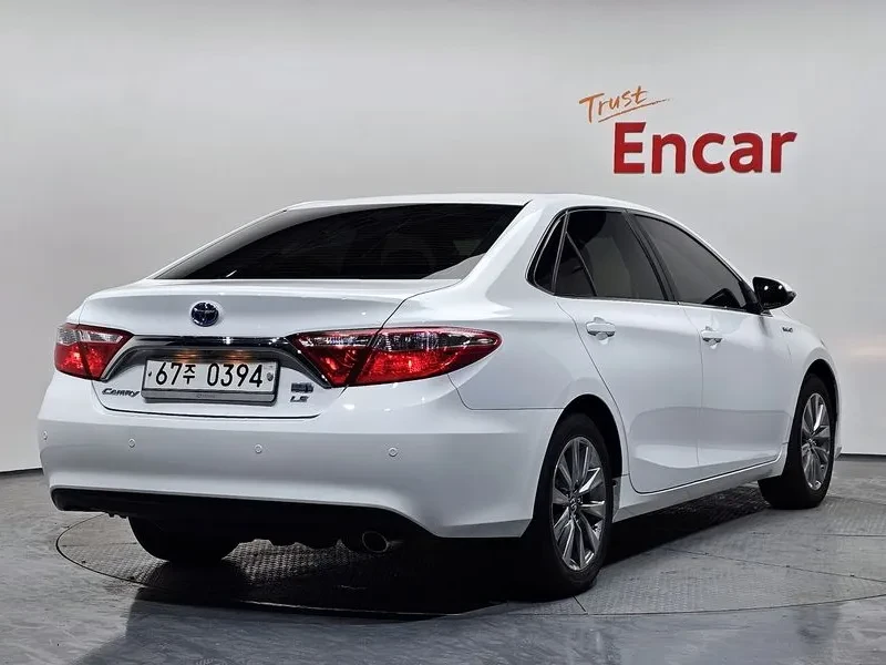 Toyota Camry Hybrid Le, снимка 2 - Автомобили и джипове - 55198761