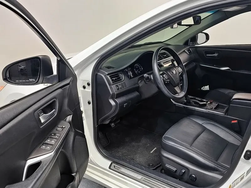 Toyota Camry Hybrid Le, снимка 11 - Автомобили и джипове - 55198761