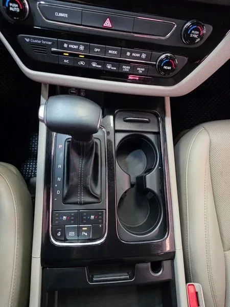 Kia Carnival Gasoline 9-Seater Noblesse, снимка 14 - Автомобили и джипове - 56304951