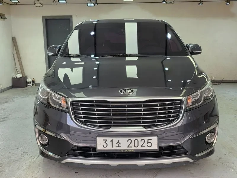 Kia Carnival Gasoline 9-Seater Noblesse