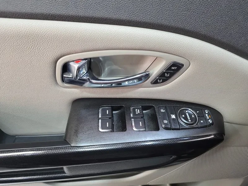 Kia Carnival Gasoline 9-Seater Noblesse, снимка 16 - Автомобили и джипове - 56304951