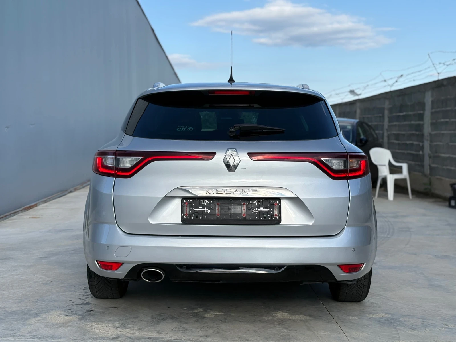 Renault Megane 1.5 DCi* LED* AmbientLight* NAVI* Keyless* EURO6 - изображение 6