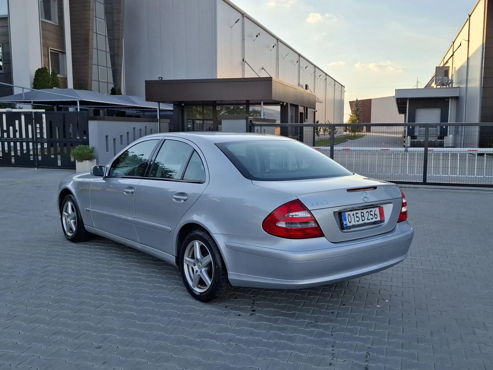 Mercedes-Benz E 240 2.6* (177кс)* 4-МАТИК* AВТОМАТ* HOB BHOC* *  | Mobile.bg — изображение 6