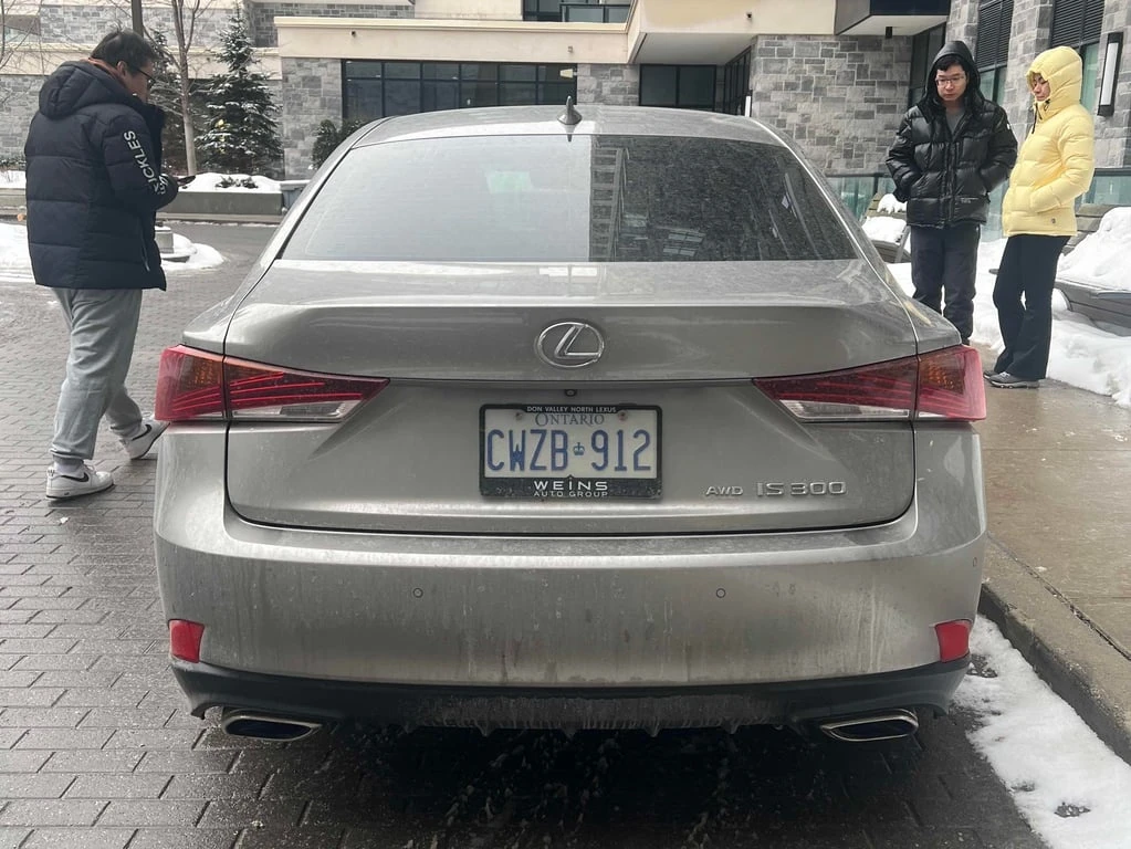 Lexus IS 300 | ПОДГРЕВИ | ОБДУХВАНЕ | CARFAX + ГУМИ С ДЖАНТИ - изображение 5