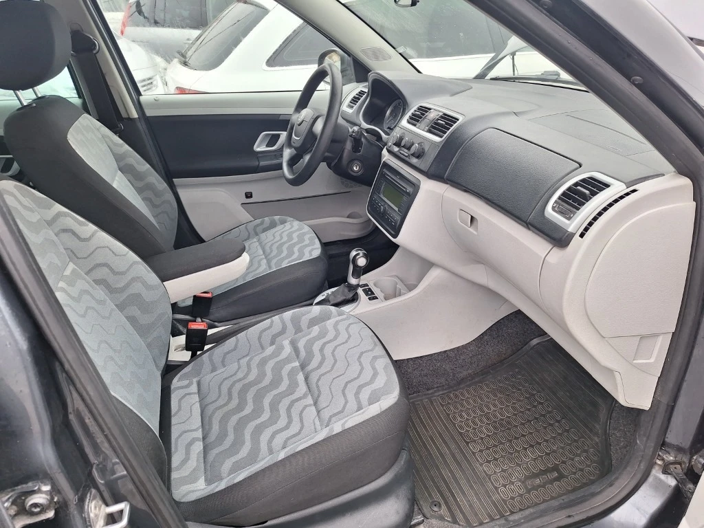 Skoda Fabia 1.6i Automatic, снимка 9 - Автомобили и джипове - 53771132