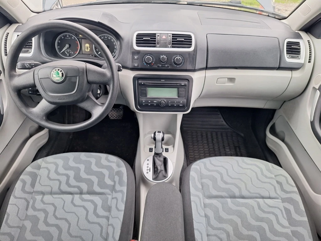 Skoda Fabia 1.6i Automatic, снимка 8 - Автомобили и джипове - 53771132
