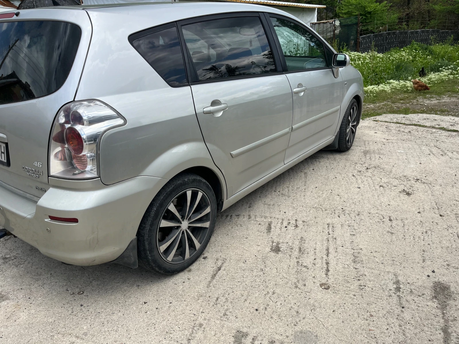 Toyota Corolla verso 2.2, снимка 2 - Автомобили и джипове - 54498660