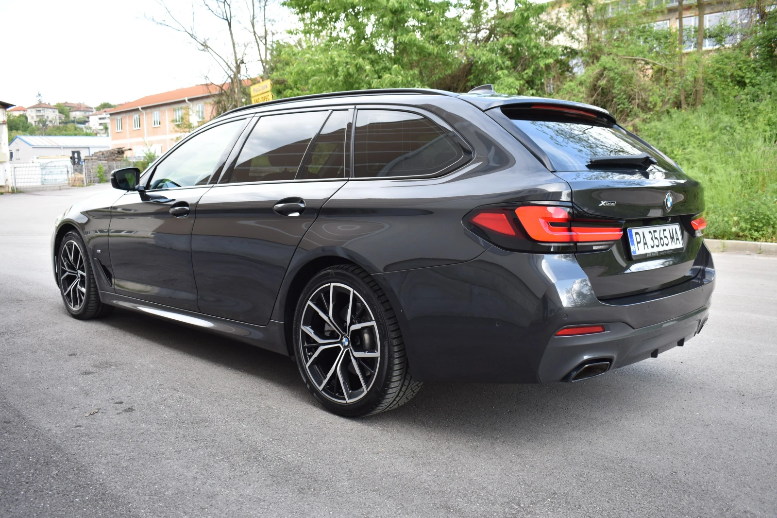 BMW 520 M-SPORT/X-drive/FACELIFT/KEYLESS/LED/УНИКАЛНО!!, снимка 3 - Автомобили и джипове - 54512609