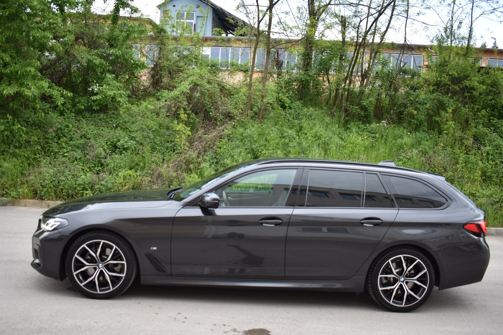 BMW 520 M-SPORT/X-drive/FACELIFT/KEYLESS/LED/УНИКАЛНО!!, снимка 2 - Автомобили и джипове - 54512609
