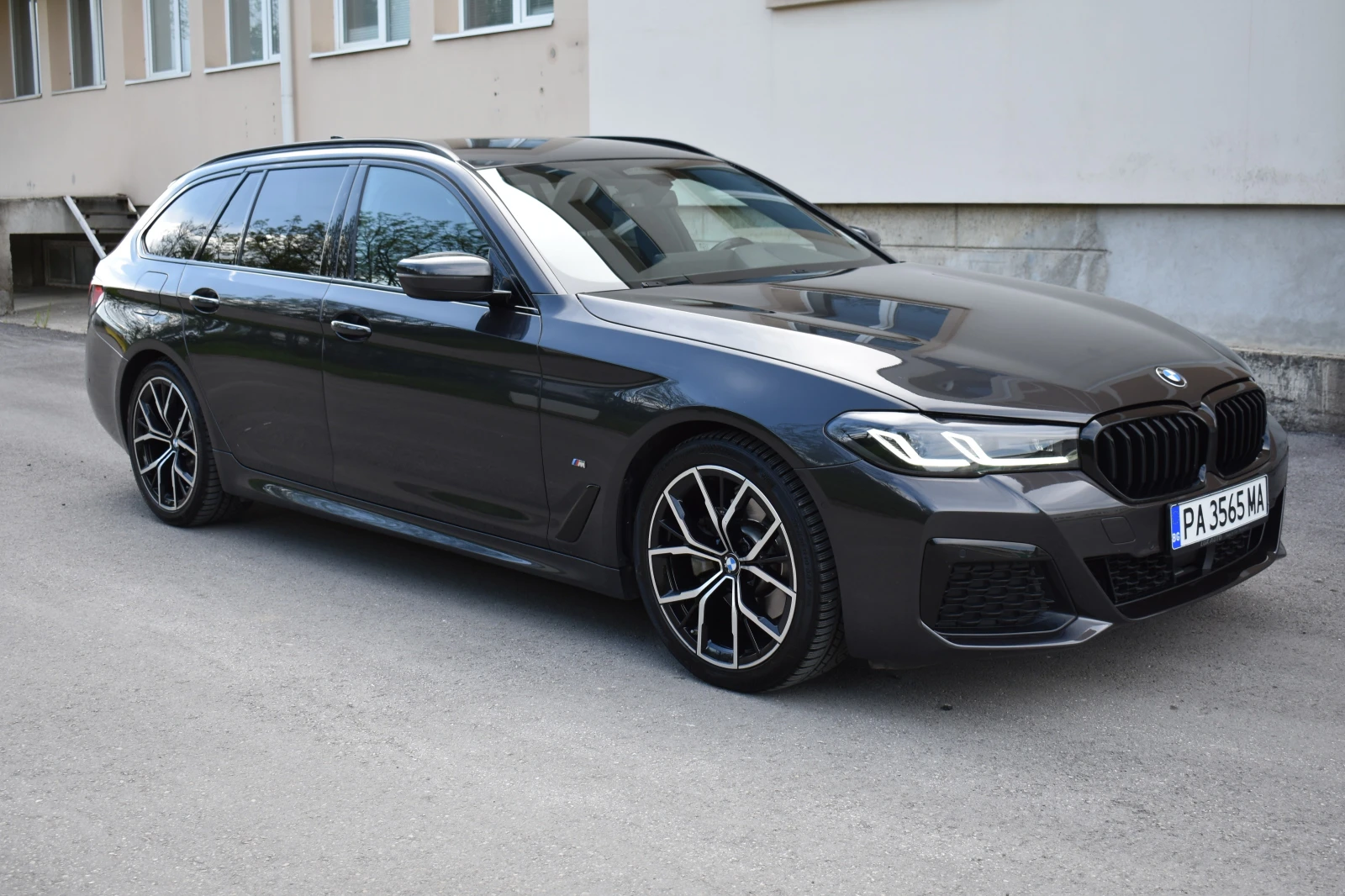 BMW 520 M-SPORT/X-drive/FACELIFT/KEYLESS/LED/УНИКАЛНО!!, снимка 7 - Автомобили и джипове - 54512609