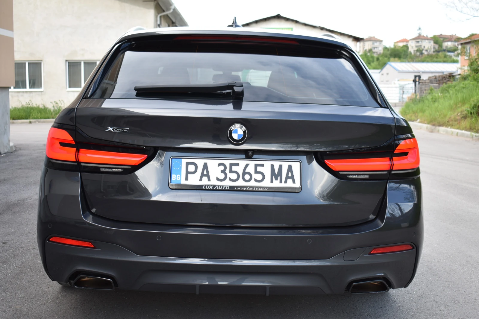 BMW 520 M-SPORT/X-drive/FACELIFT/KEYLESS/LED/УНИКАЛНО!!, снимка 4 - Автомобили и джипове - 54512609