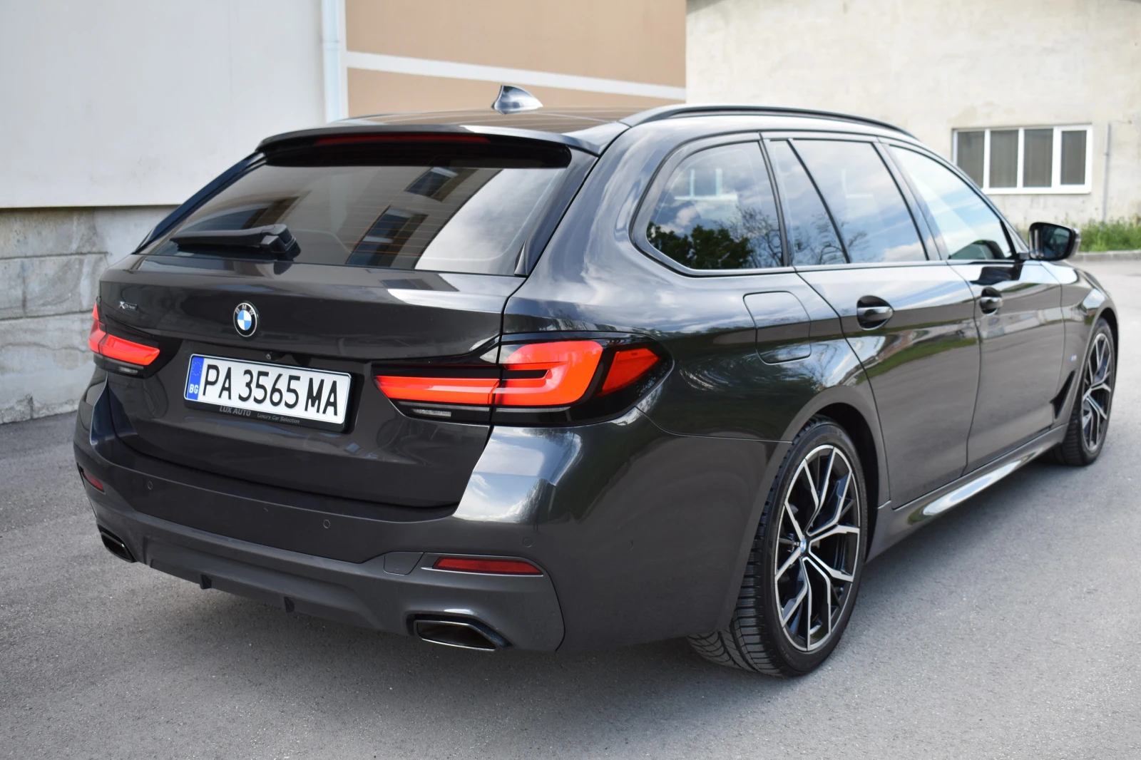 BMW 520 M-SPORT/X-drive/FACELIFT/KEYLESS/LED/УНИКАЛНО!!, снимка 5 - Автомобили и джипове - 54512609