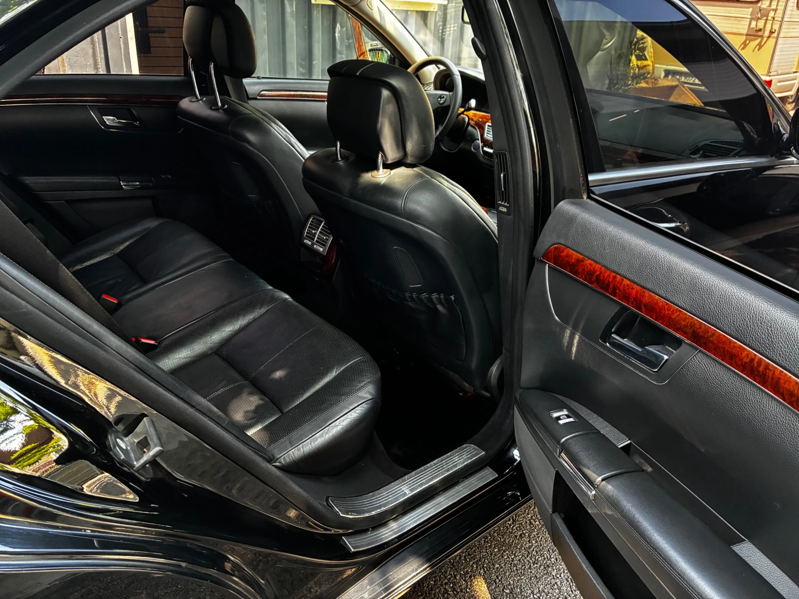 Mercedes-Benz S 500 Всички Екстри! ТОП W221, снимка 15 - Автомобили и джипове - 54803817