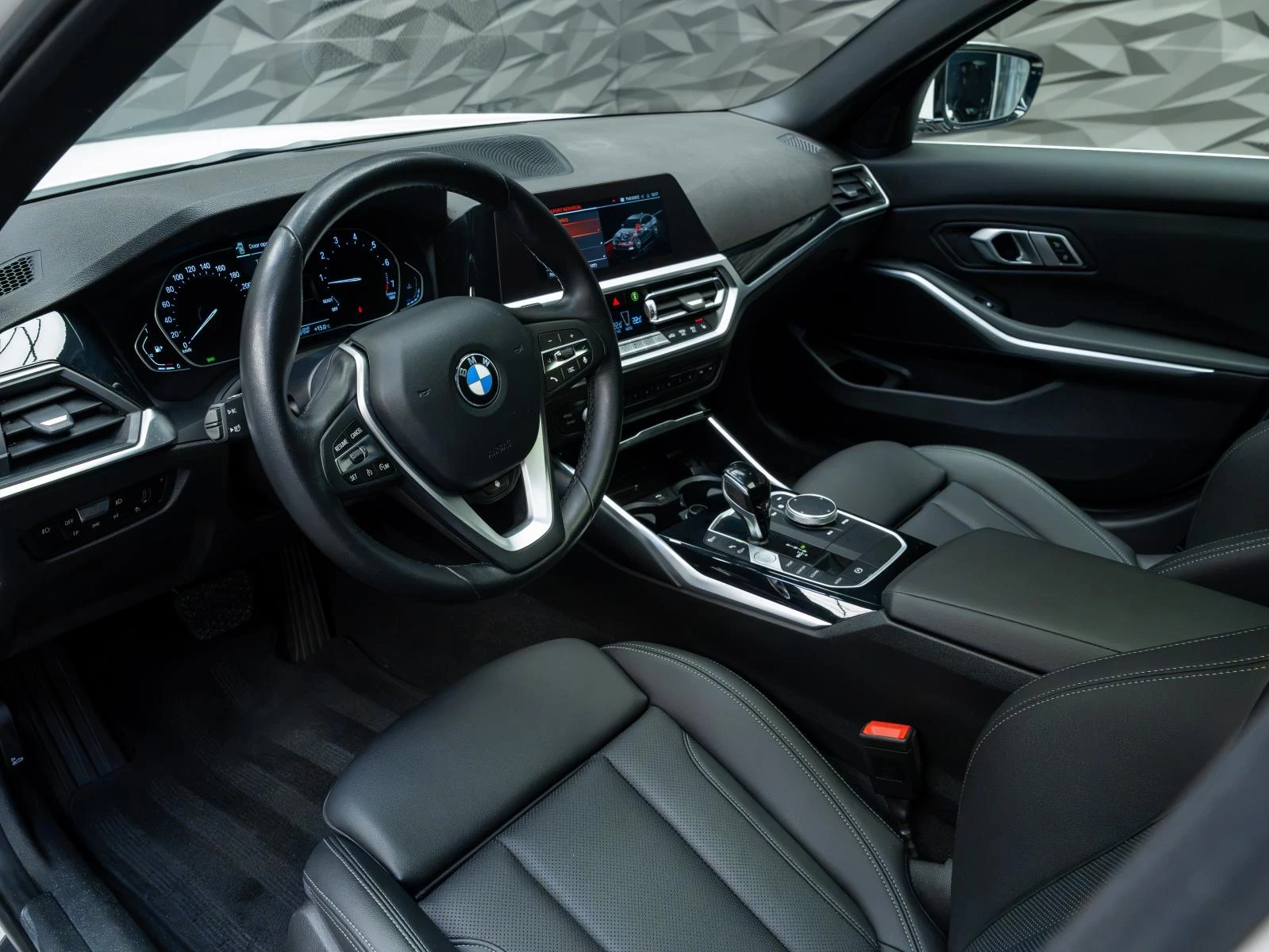 BMW 330 i* XDRIVE* PANO* CAM* MEMORY* ПОДГРЕВ* , снимка 13 - Автомобили и джипове - 56287616