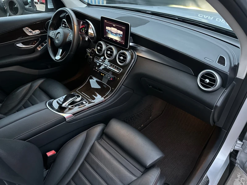 Mercedes-Benz GLC 220 D* AVANTGARDE* 4MATIC* ПАНОРАМА* , снимка 10 - Автомобили и джипове - 52655641