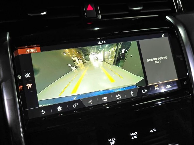 Land Rover Discovery Sport 2.0 Automatic, снимка 15 - Автомобили и джипове - 55841195